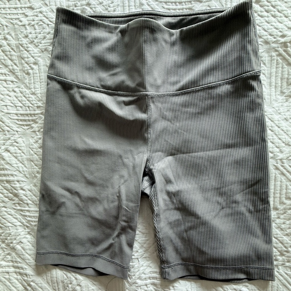 High-Waist Ribbed Bike Shorts - Gray